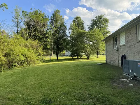 Exterior - 108 Short St, Dickson, TN 37055 photo 8 of 10