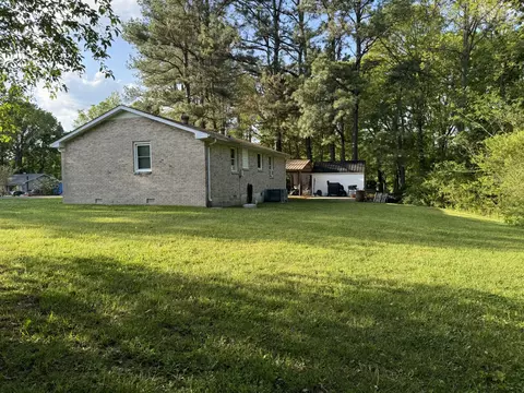 Exterior - 108 Short St, Dickson, TN 37055 photo 7 of 10