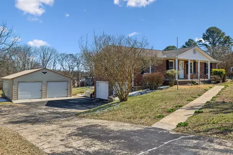 620 Crestland Dr, Columbia, TN 38401