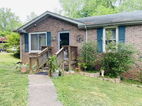 359 Crest Dr, Clarksville, TN 37043