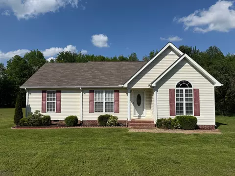 27 Long Meadow Dr, Fayetteville, TN 37334