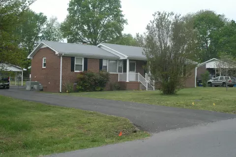 206 Highland Dr, Tullahoma, TN 37388
