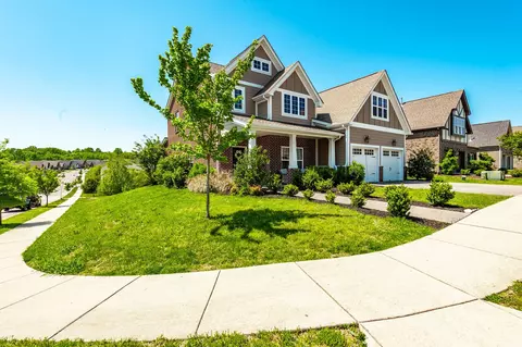 196 Dayflower Dr, Hendersonville, TN 37075