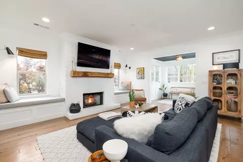 Living - 743 Fontwell Ln, Franklin, TN 37064 photo 4 of 8