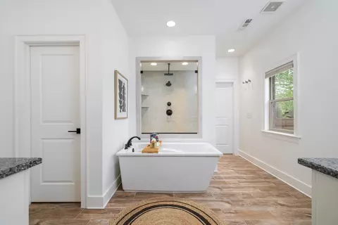 Bath - 743 Fontwell Ln, Franklin, TN 37064 photo 4 of 10