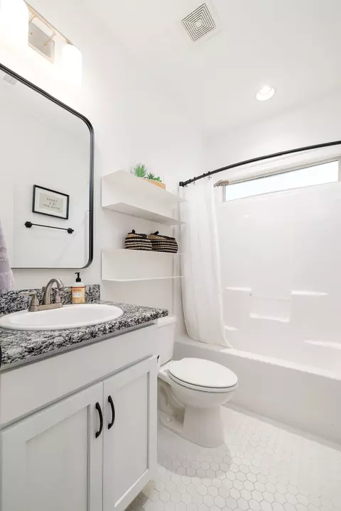 Bath - 743 Fontwell Ln, Franklin, TN 37064 photo 8 of 10