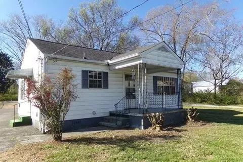 1182 Lakeview Dr, Rossville, GA 30741