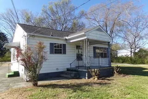 1182 Lakeview Dr, Rossville, GA 30741
