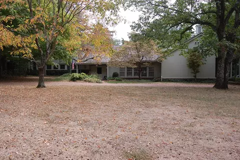 503 Pine Ave, Lookout Mountain, TN 37350