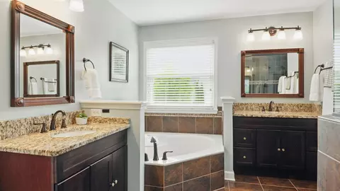 Bath - 1011 Gatewick Ct, Franklin, TN 37067 photo 2 of 6