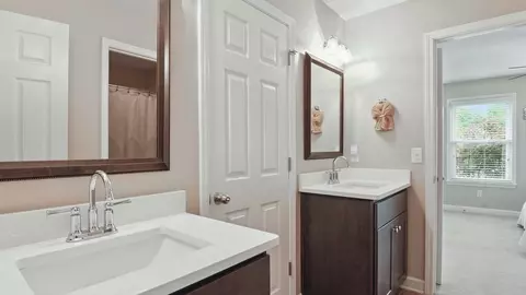Bath - 1011 Gatewick Ct, Franklin, TN 37067 photo 5 of 6