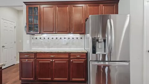 Kitchen - 1011 Gatewick Ct, Franklin, TN 37067 photo 2 of 2