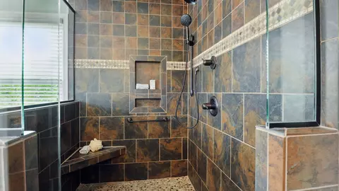 Bath - 1011 Gatewick Ct, Franklin, TN 37067 photo 3 of 6