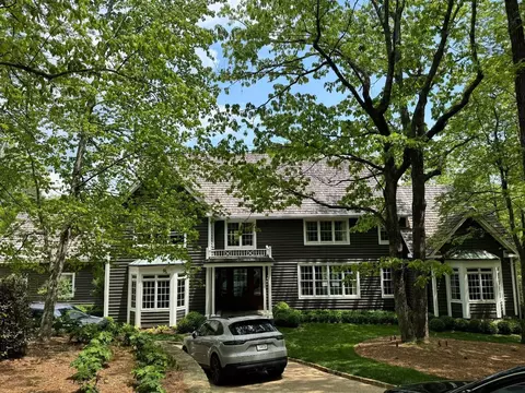 4 Woodhill Dr, Lookout Mountain, TN 37350