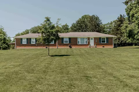 126 Country Club Dr, Hendersonville, TN 37075