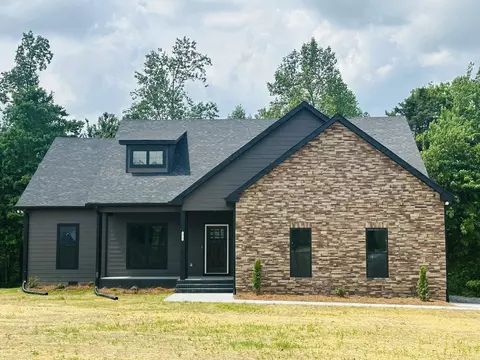375 Makinley Dr, Lafayette, TN 37083
