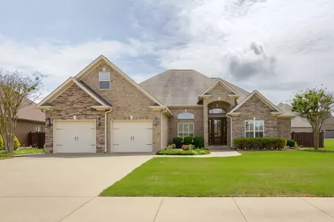 1206 Woodridge Ct, Florence, AL 35630