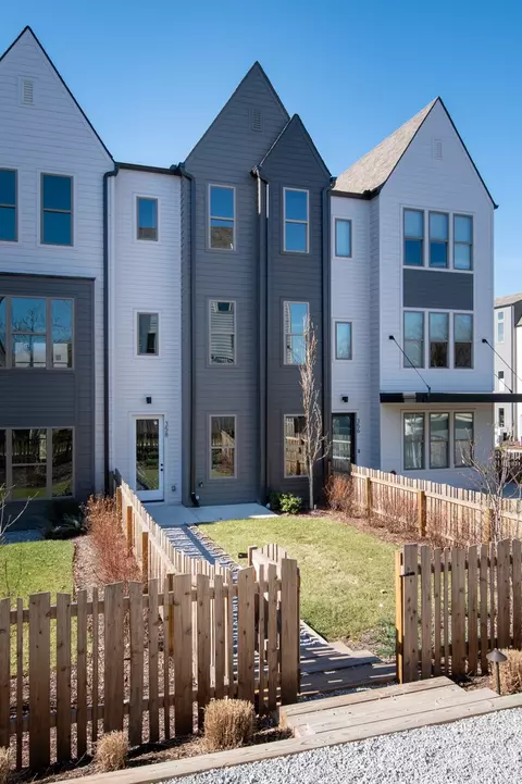 358 E Village Ln, Nashville, TN 37216