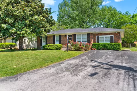 3420 Greenwood Dr, Hopkinsville, KY 42240