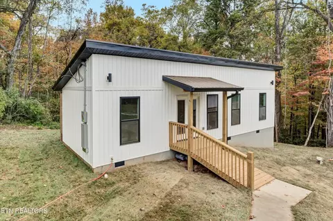 124 Warrior Ln, Oak Ridge, TN 37830