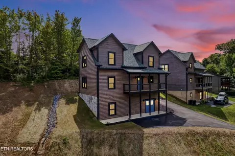 2605 Stonebrook Dr, Pigeon Forge, TN 37863