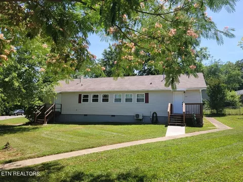 100 Hamilton Cir, Oak Ridge, TN 37830