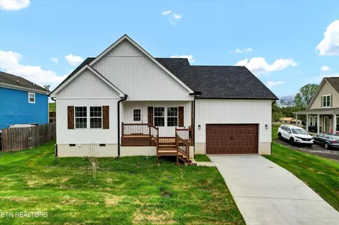1251 Lori Ellen Ct, Sevierville, TN 37876