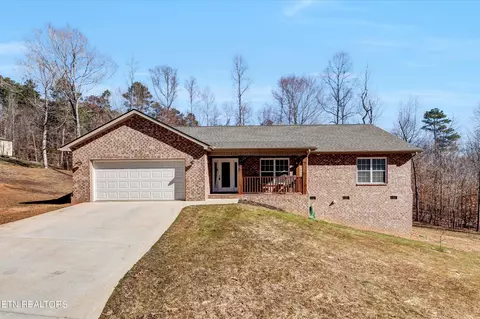 4020 Fox Hills Dr, Louisville, TN 37777