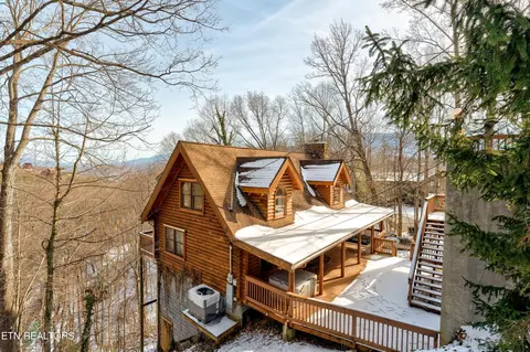 930 Stans Ct, Gatlinburg, TN 37738