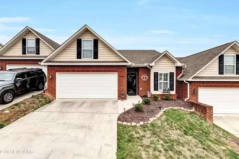 7013 Pemmbrooke Shire Ln, Knoxville, TN 37909