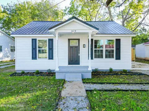 419 3rd St, Lawrenceburg, TN 38464