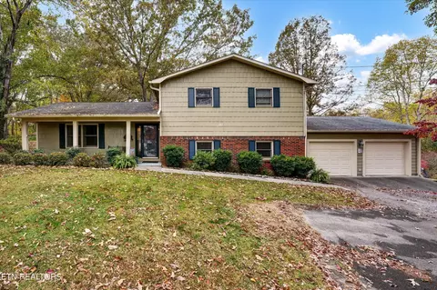 809 Virginia Dr, Maryville, TN 37803