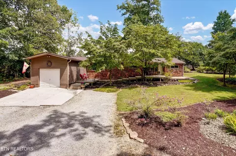 1307 W Beaver Creek Dr, Powell, TN 37849