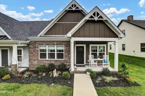 12629 Needlepoint Dr, Knoxville, TN 37934