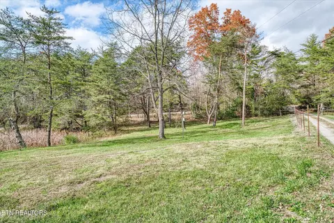 1240 Burks Loop, Grimsley, TN 38565 photo 11