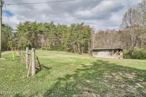 1240 Burks Loop, Grimsley, TN 38565 photo 8