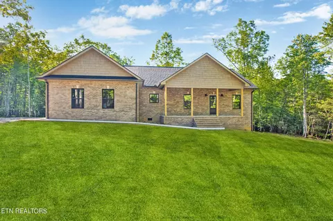 412 Swallows Xing, Grimsley, TN 38565