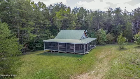 950 Chelle Ln, Jamestown, TN 38556