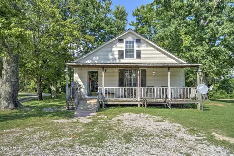 2099 Double Top Rd, Jamestown, TN 38556