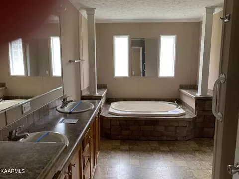 106 Aytes Ln, Lancing, TN 37770 photo 13