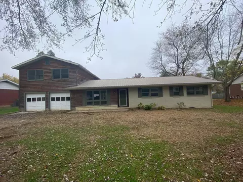 204 E Seneca Cir, Oneida, TN 37841 photo 1