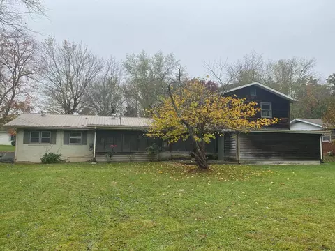 204 E Seneca Cir, Oneida, TN 37841 photo 2