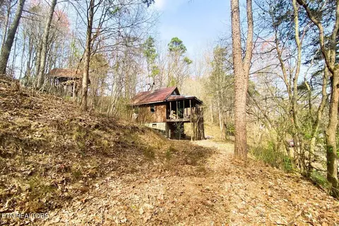 169 Parker Ln, La Follette, TN 37766