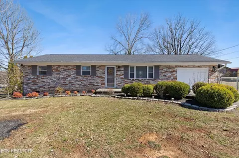 8612 NW Fox Lonas Rd, Knoxville, TN 37923