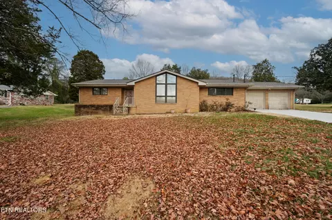 102 Columbia Dr, Oak Ridge, TN 37830