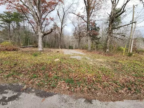 2112 Tomah Dr, Crossville, TN 38572