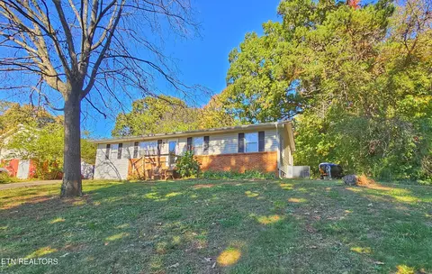 401 Cherokee Heights Dr, Maryville, TN 37801