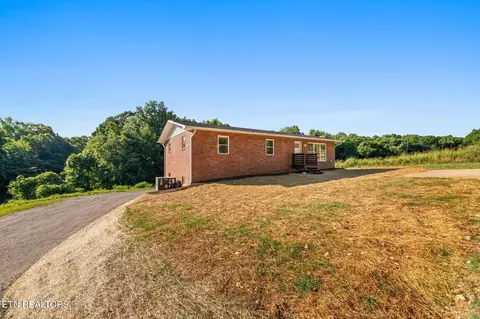 145 Martin Cir, Harriman, TN 37748