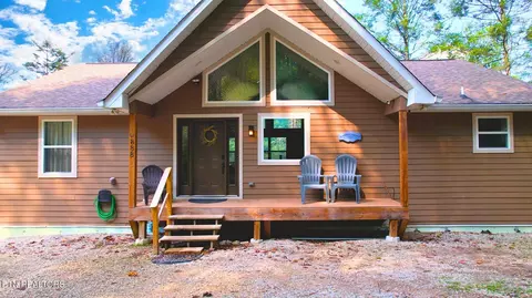 888 Waterfront Tr, La Follette, TN 37766