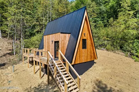 1479 Licking Spring Way, Sevierville, TN 37876